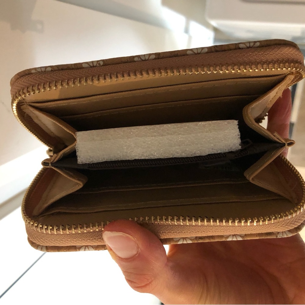 Daisy Wallet - Picture 2 of 2